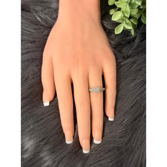 10K White Gold Diamond Engagement Ring - Picture 9 of 10